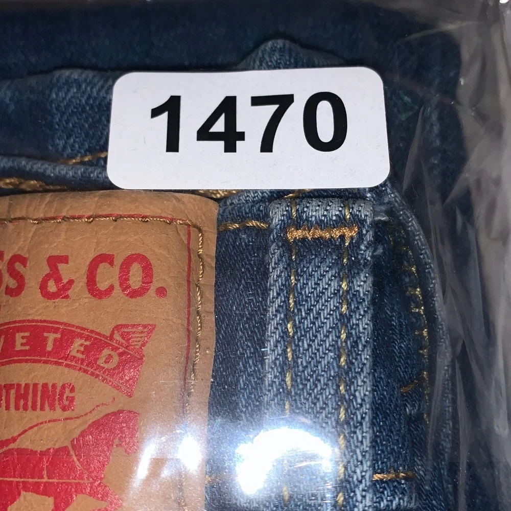 Levi's Men's 541  Medium Wash Athletic Taper Leg Jeans Size 44 x 30